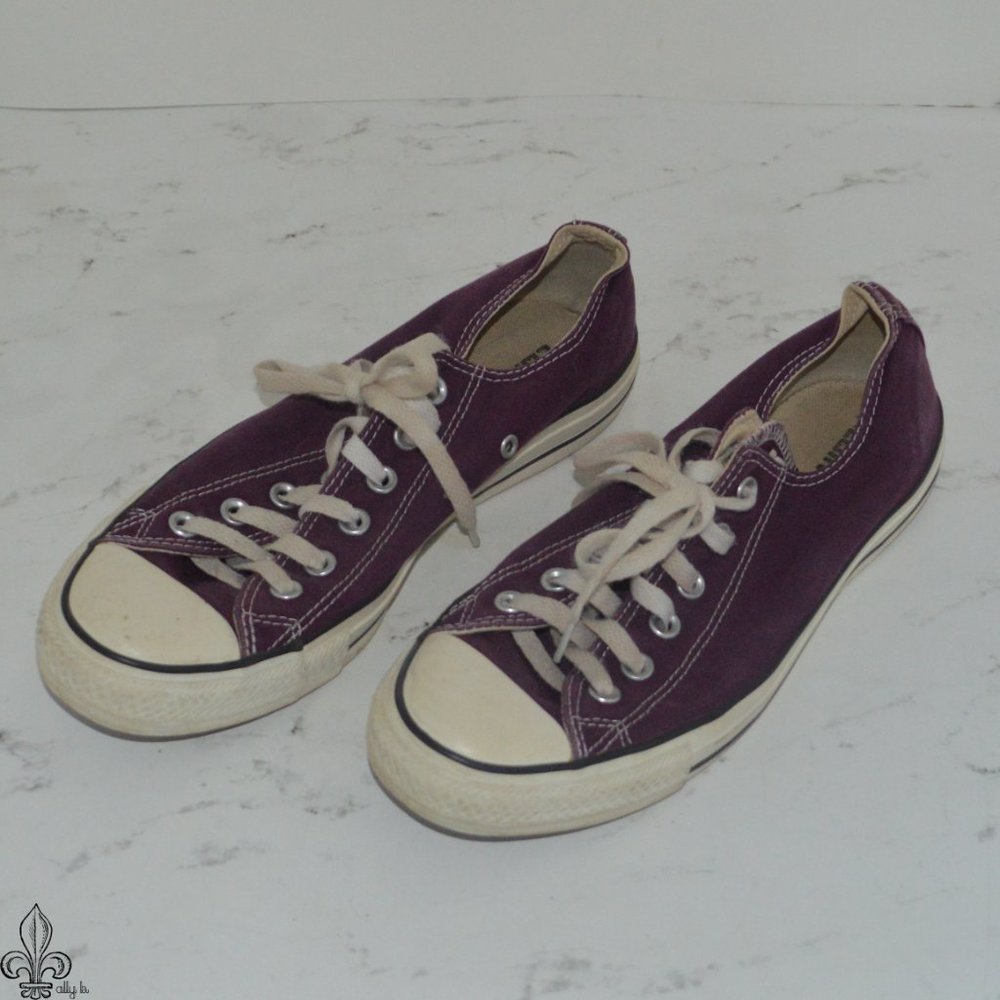 💜Maroon Converse💜 - Picture 2 of 8